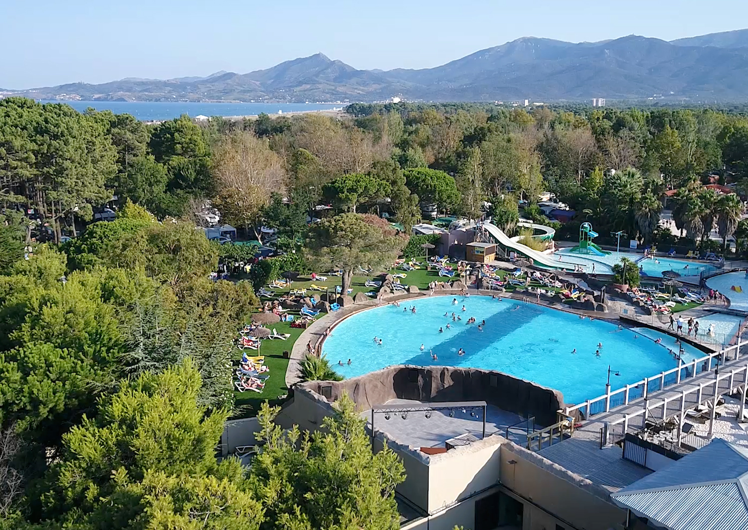 Camping Argelès sur Mer: piscine et mer méditerranée au Camping le Soleil